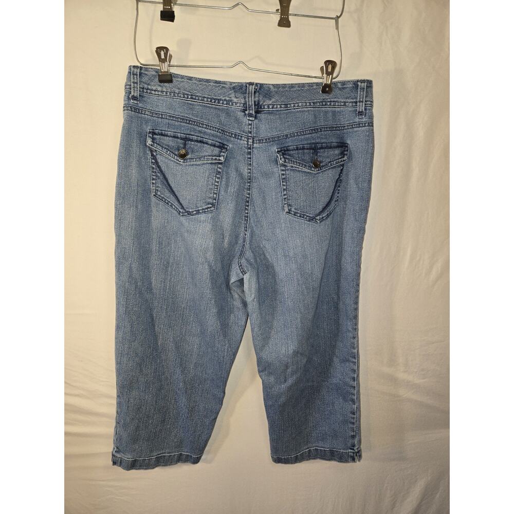 Sonoma US Womens Size 12 Denim Capri Cropped Light Wash Pants EUC - Picture 3 of 3